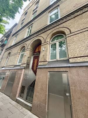 Altbauflair über den Dächern von St. Georg! 3 Zimmer, Küche, HW, Bad und Balkon – 20099 Hamburg – Vorschaubild 2