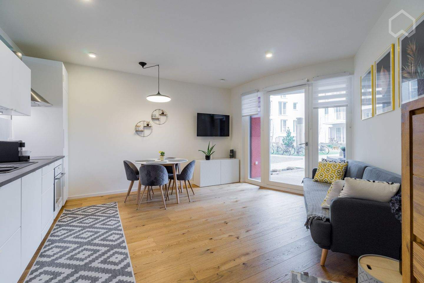 Modern-skandinavische, gemütliche Wohnung (Neubau) auf Zeit im Herzen von Prenzlauer Berg – Berlin – Vorschaubild 4
