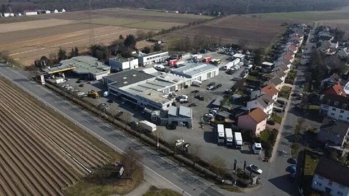*KFZ STANDORT AUTOHAUS MIT WERKSTATT-/ AUSSTELLUNG-/ BÜRO UND FREIFLÄCHEN ZU VERMIETEN*