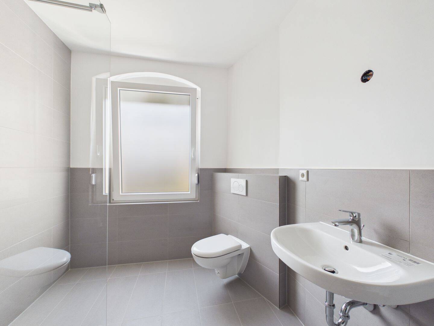 Erstbezug n. Sanierung! Traumhafte 3 Zimmer Wohnung auf 75m² in Nürnberg mit Bad neu uvm.!
