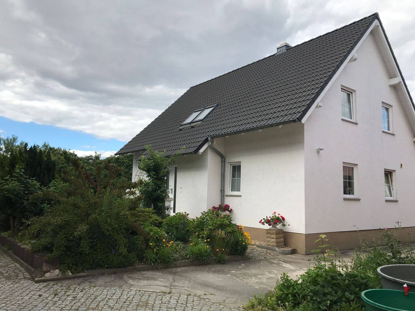 Großes Einfamilienhaus mit Garten
