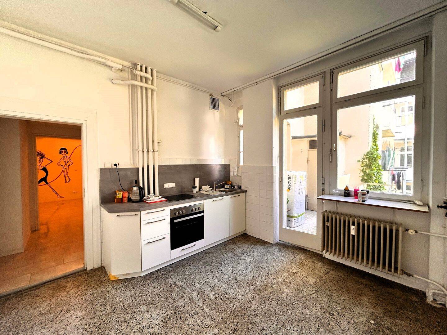 Zeitgemäßes Wohnen mit historischem Flair: 4-Zimmer-Wohnung im 1. OG mit Küchenzeile & 2 Balkone. – Pforzheim – Vorschaubild 2