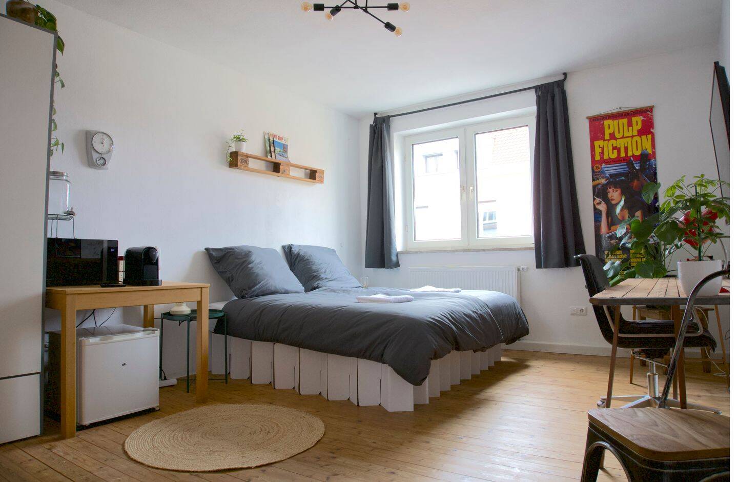 Stilvolles möbliertes WG-Zimmer (18 m2) – ideal für Berufstätige / Übergang