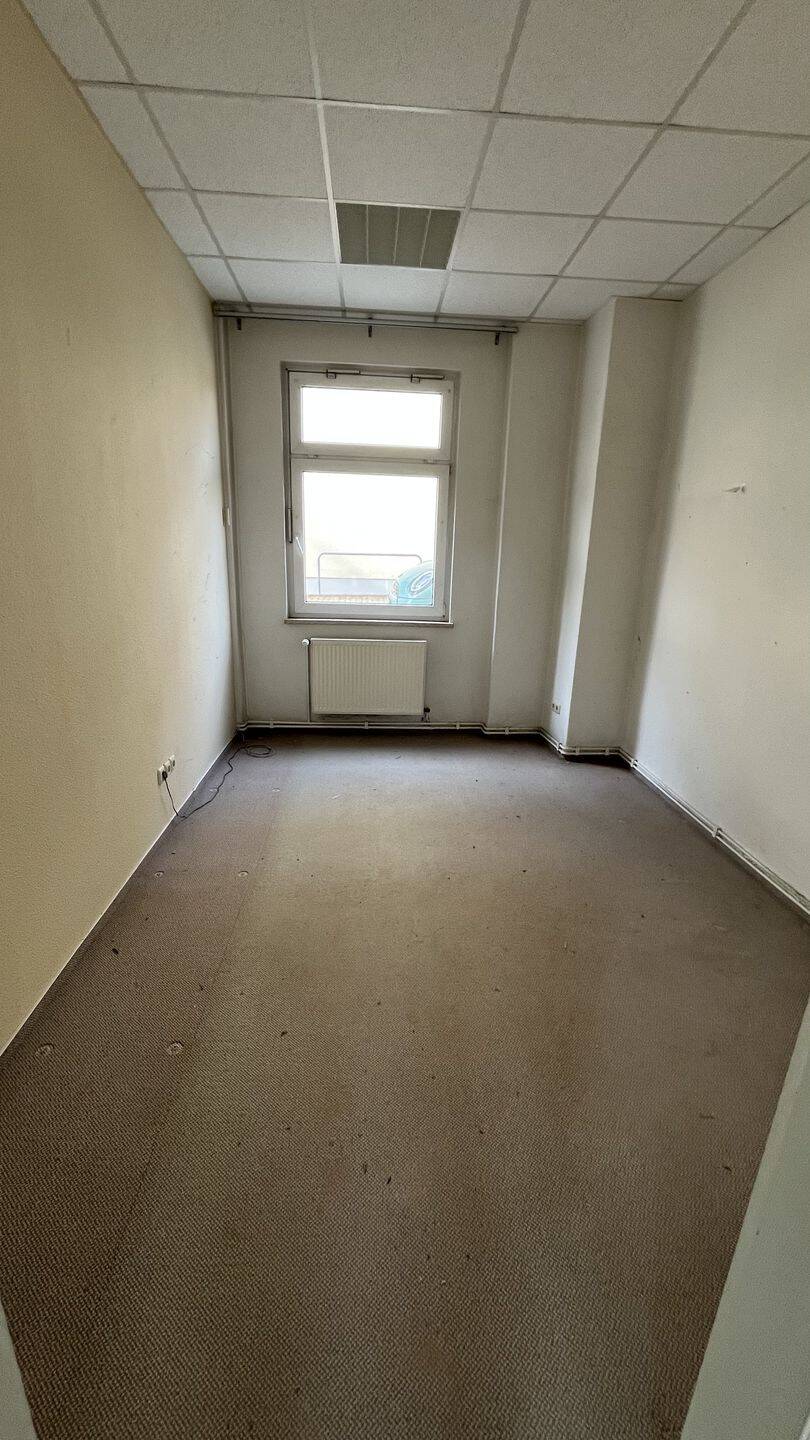 Vielseitige Gewerbeimmobilie mit Wohnanteil und großzügigem Hof auf 2.300 m² Grundstück. – Altenburg – Vorschaubild 5