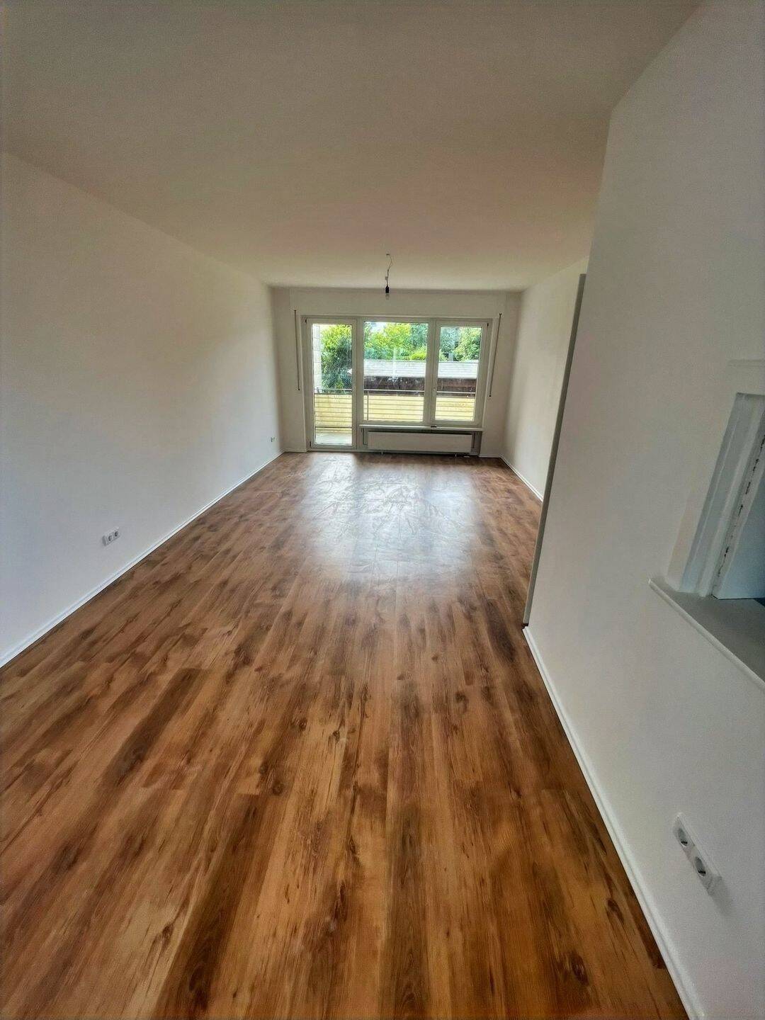 Stilvoll wohnen mit Gestaltungsspielraum - Sanierte 4-Zimmer-Wohnung mit Loggia – Karlsruhe – Vorschaubild 4