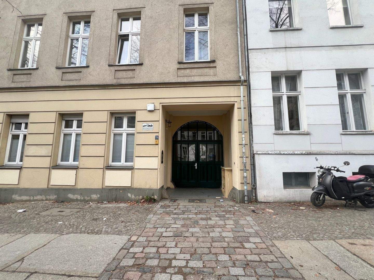 MITTEN IN MITTE - CHARMANTER ALTBAU MIT HOHEN DECKEN & PARKETT - ZUR ZEIT VERMIETET – Berlin – Vorschaubild 9