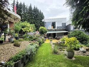 Modernisiertes Einfamilienhaus 2 Bäder Terrasse großer Garten Pool Doppelgarage 3-4 PKW-Stellplätze – 51381 Leverkusen – Vorschaubild 6