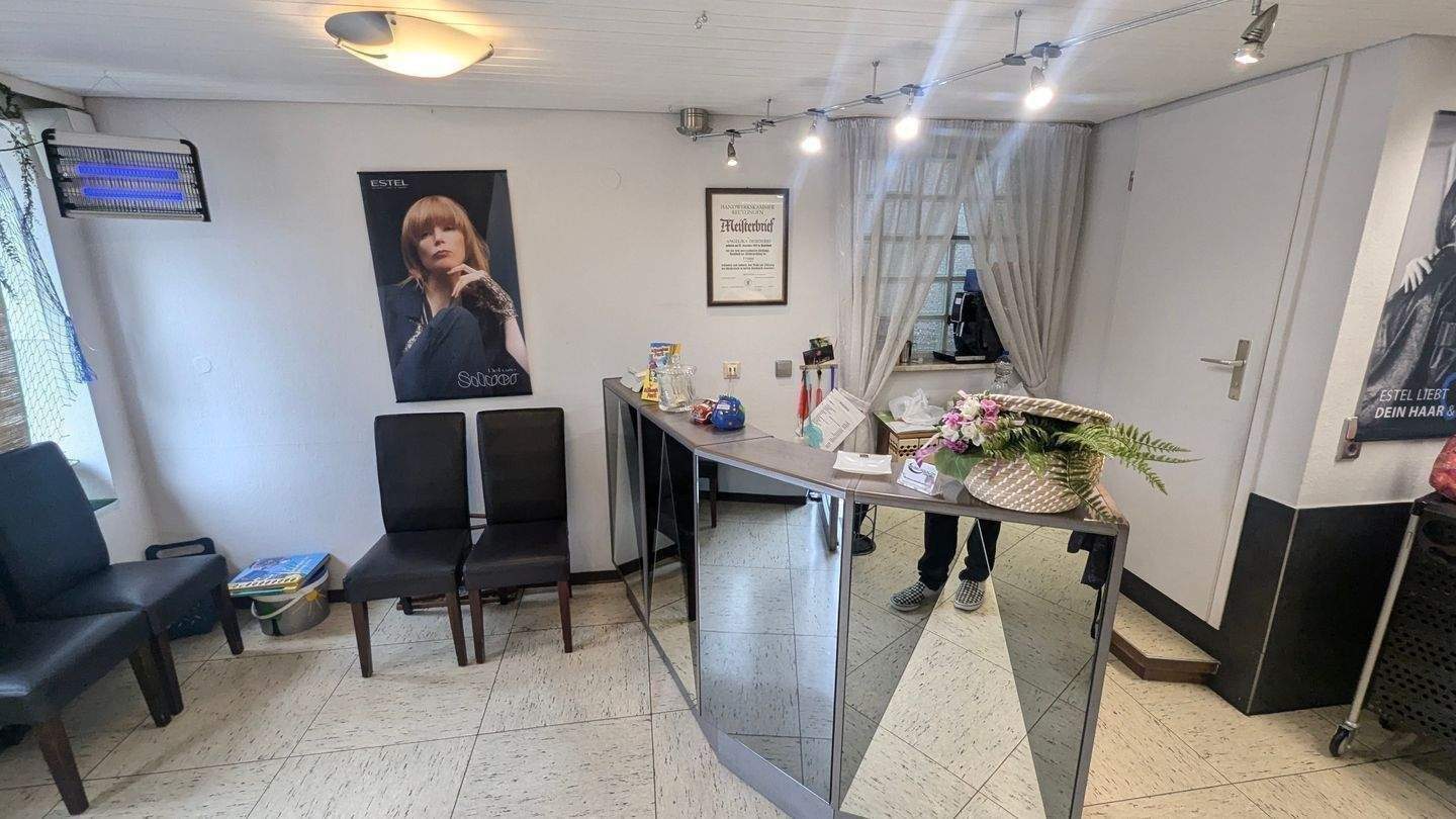 Zweifamilienhaus mit Maisonettewohnung und Gewerbeeinheit im Ebersbacher Stadtzentrum – Ebersbach an der Fils – Vorschaubild 3