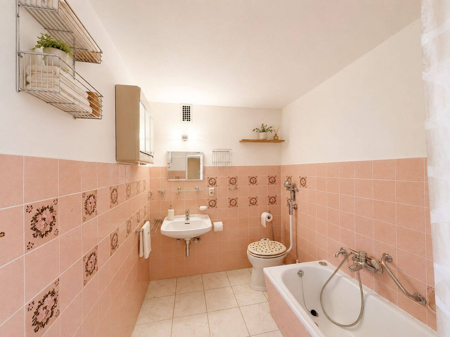 Renovierungsbedürftige, charmante 2-Zi.-DG-Wohnung in ruhiger Lage in Karlsfeld – Karlsfeld – Vorschaubild 4