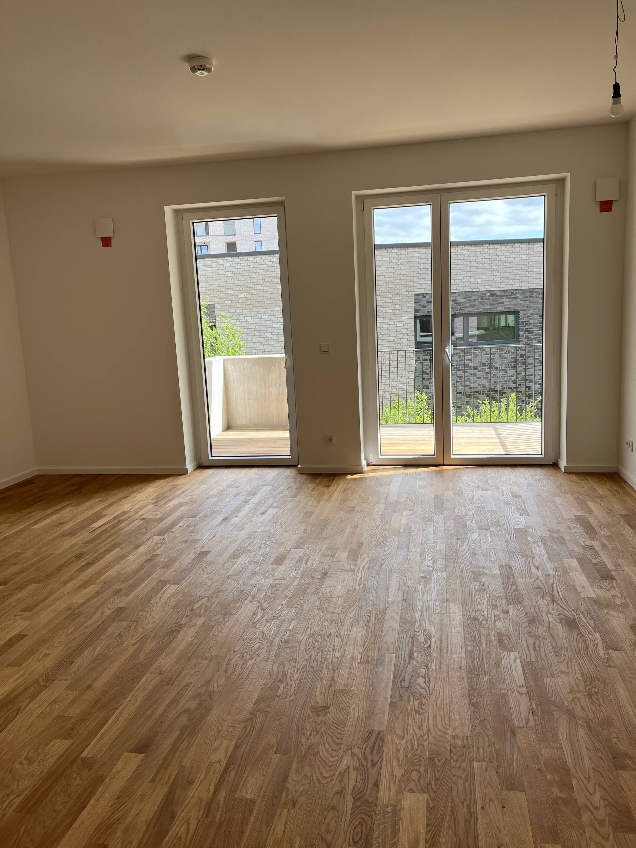 2 Zi.-Wohnung mit Parkett, gr. Balkon, BJ2023 – Hamburg – Vorschaubild 2