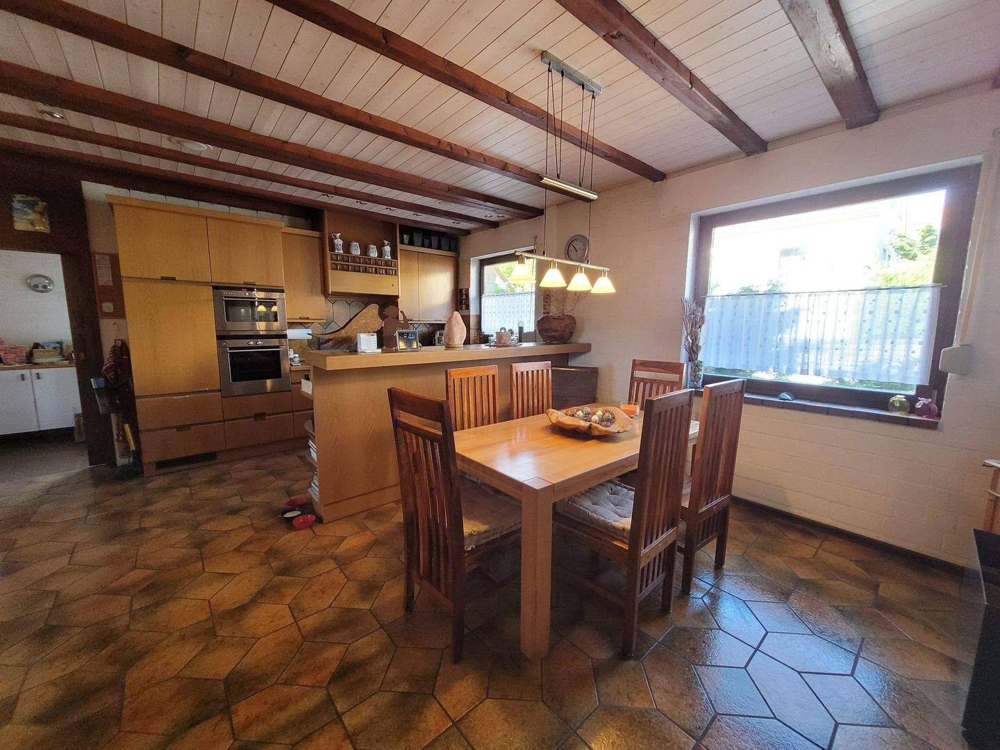 Viel Platz für die ganze Familie - gepflegtes Wohnhaus mit Garten, Galerie und Einliegerwohnung!