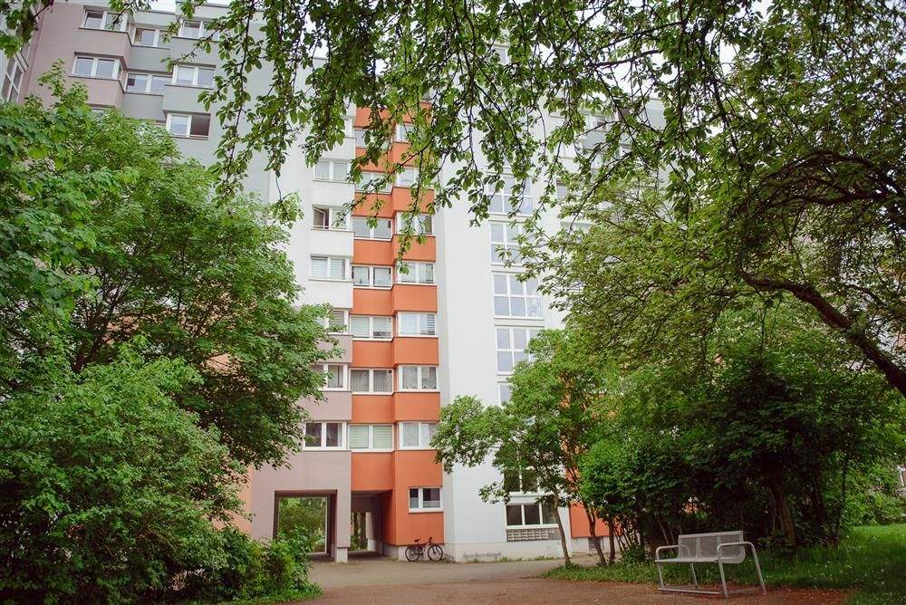 Geräumige 1-Zimmer-Wohnung mit Balkon und separater Küche