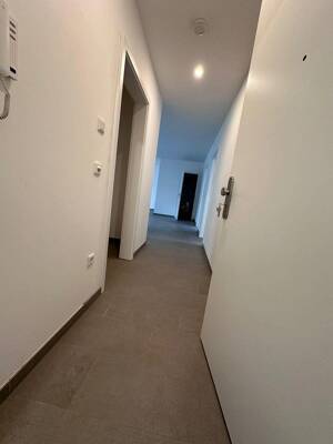 Schöne 3 Raum Wohnung mit Wohnküche, Fußbodenheizung ,Balkon und Aufzug – 39112 Magdeburg – Vorschaubild 2