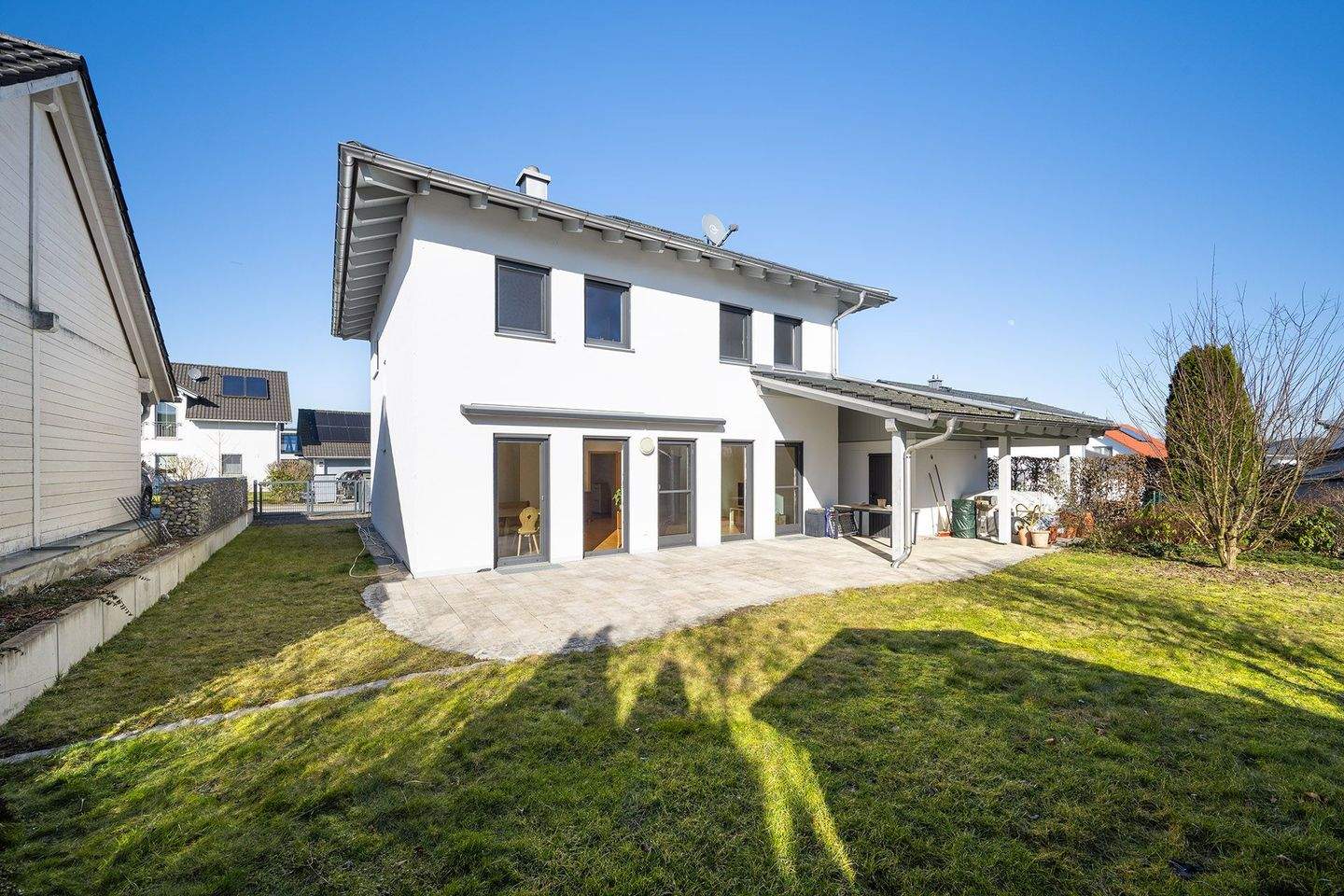 Modernes Einfamilienhaus mit Südterrasse, Garten und viel Platz für die Familie in Velden – Velden – Vorschaubild 2