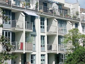 Schönes und ruhiges 1-Zimmer-Apartment mit separater Kochnische und Balkon mit Blick ins Grüne – 81479 München – Vorschaubild 8