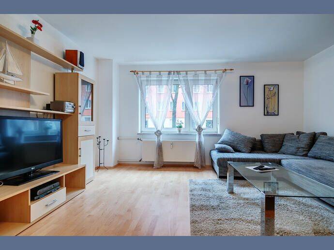Möbliert: Großzügige möblierte 1,5-Zimmer Wohnung