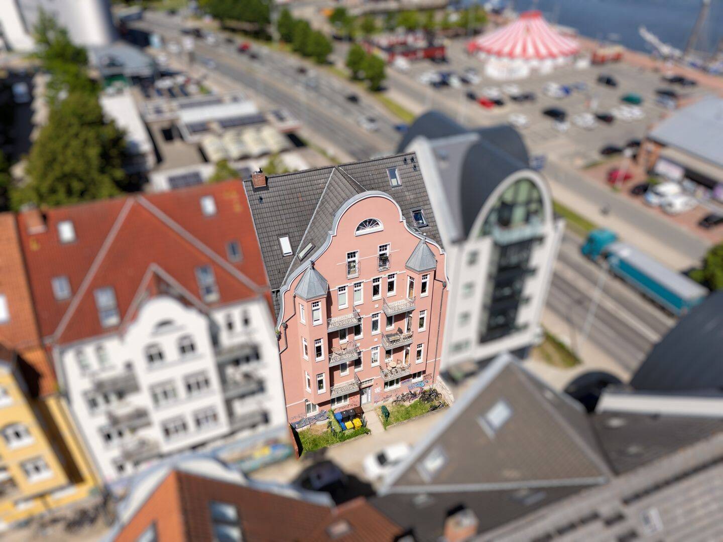 Sofort bezugsfrei! Charmante 3,5-Zimmer-Altbauwohnung mit zwei Balkonen am Rostocker Stadthafen – Rostock – Vorschaubild 7