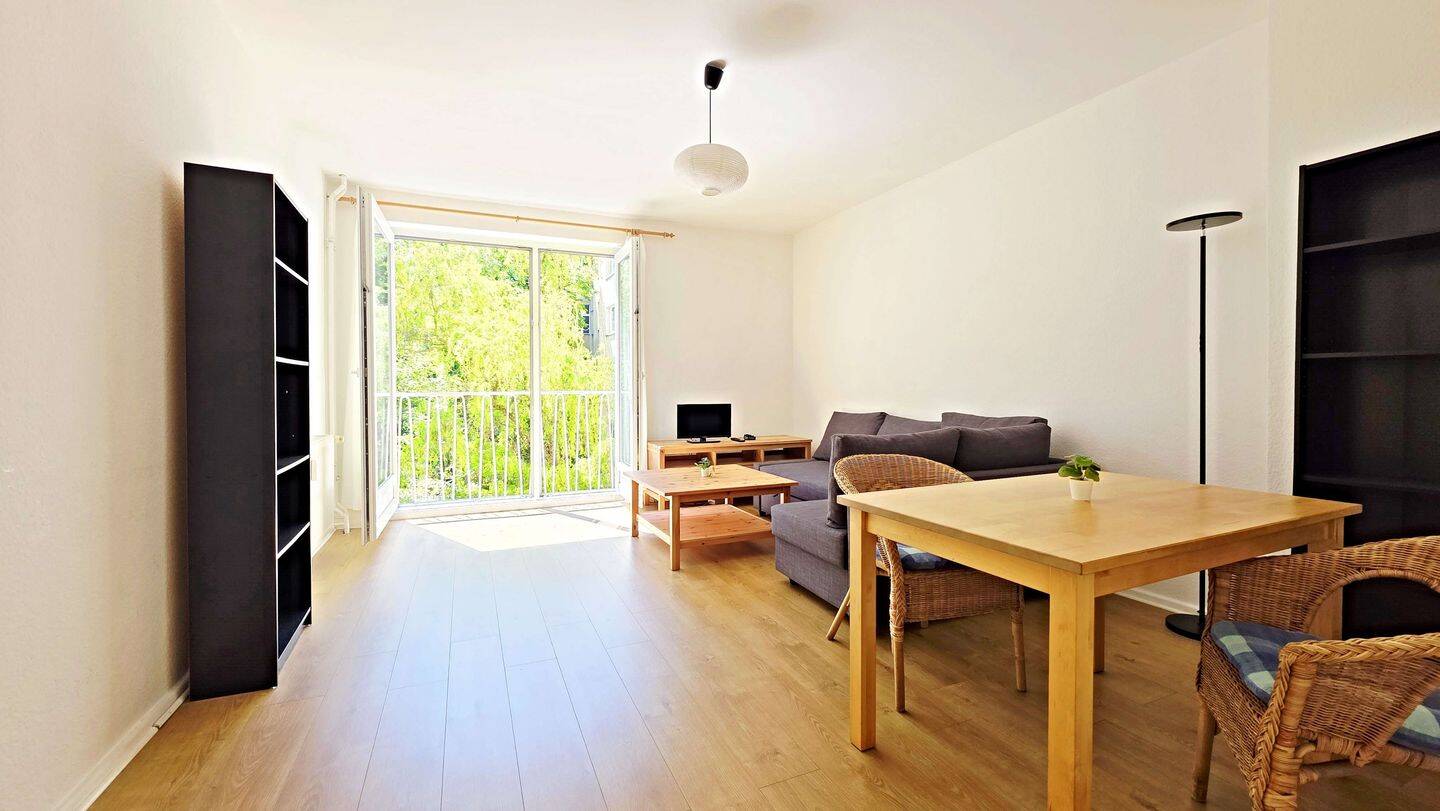 Freie 2-Zimmer-Wohnung mit Blick ins Grüne im gewachsenen Bülowkiez nahe Kleistpark in Schöneberg!