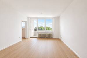 Weitblick garantiert - Apartment mit Alpenpanorama und Entwicklungspotenzial – 80935 München – Vorschaubild 1
