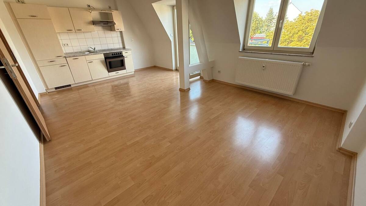DG- Balkon - Laminat - offene Küche mit EBK !! – 9131 Chemnitz – Bild 1 von 9