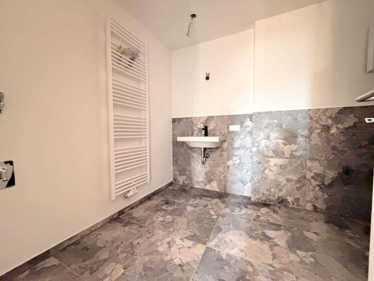 Erstbezug nach DG-Ausbau +++ Moderne 3-Zimmer-Wohnung mit Einbauküche & Aufzug – Nürnberg – Vorschaubild 8