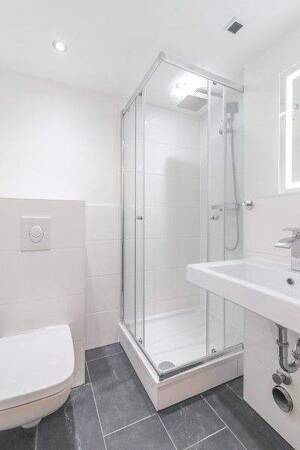 Elegante Erdgeschosswohnung mit moderner Einbauküche und großzügigem Schnitt. – 50676 Köln – Vorschaubild 1