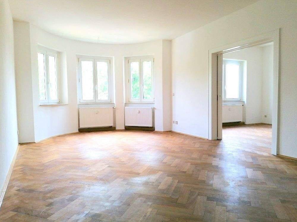 !! 4-Zimmer-Wohnung mit Balkon, Laminat und Parkett !!