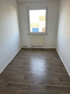 Schöne helle frisch renovierte und sofort verfügbaren, 3 Zimmerwohnung mit Balkon – 6577 Heldrungen – Vorschaubild 5