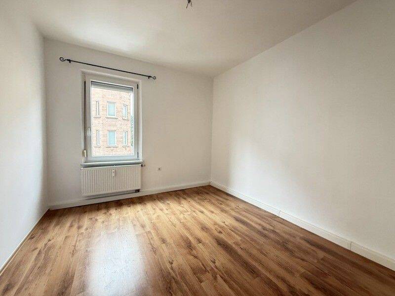 Frisch renoviertes 2-Zimmer-Altbaujuwel mit Balkon im Nürnberger Stadteil St. Peter – Nürnberg – Vorschaubild 2
