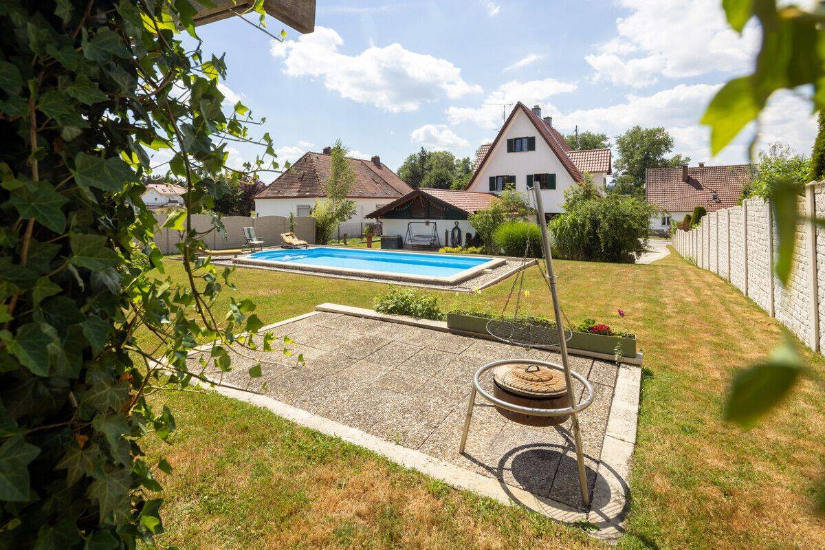 Wohnen mit hoher Lebensqualität: Gepflegtes Einfamilienhaus mit Pool und viel Privatsphäre – Kammlach – Bild 1 von 9