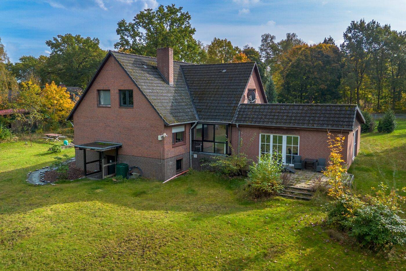 Zwei Häuser, ein starkes Gesamtpaket: Ein Traum in der Lüneburger Heide mit Pool und Sauna – Bispingen – Vorschaubild 2
