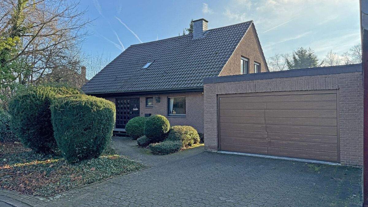 Großzügiges freistehendes Einfamilienhaus in gehobener Sackgassenlage von Duisburg-Baerl! – Duisburg – Bild 1 von 9