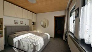 Ideal geschnittenes Ein- bis Zweifamilienhaus mit traumhaften Grundstück – 60433 Frankfurt am Main – Vorschaubild 9