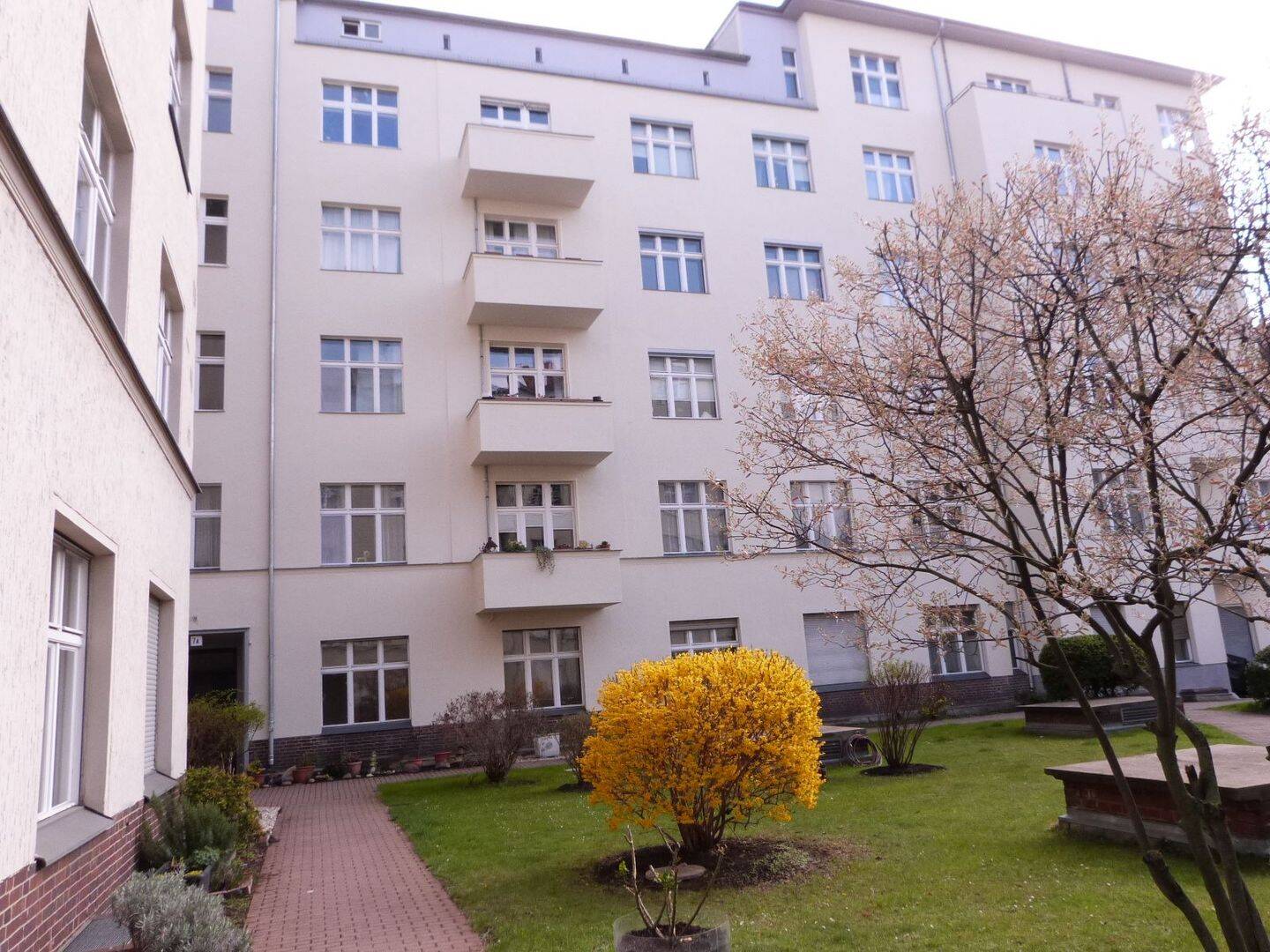 Solide 3 Zi.-EG-Wohnung in perfekter Lage im Durchgang zum Lietzensee