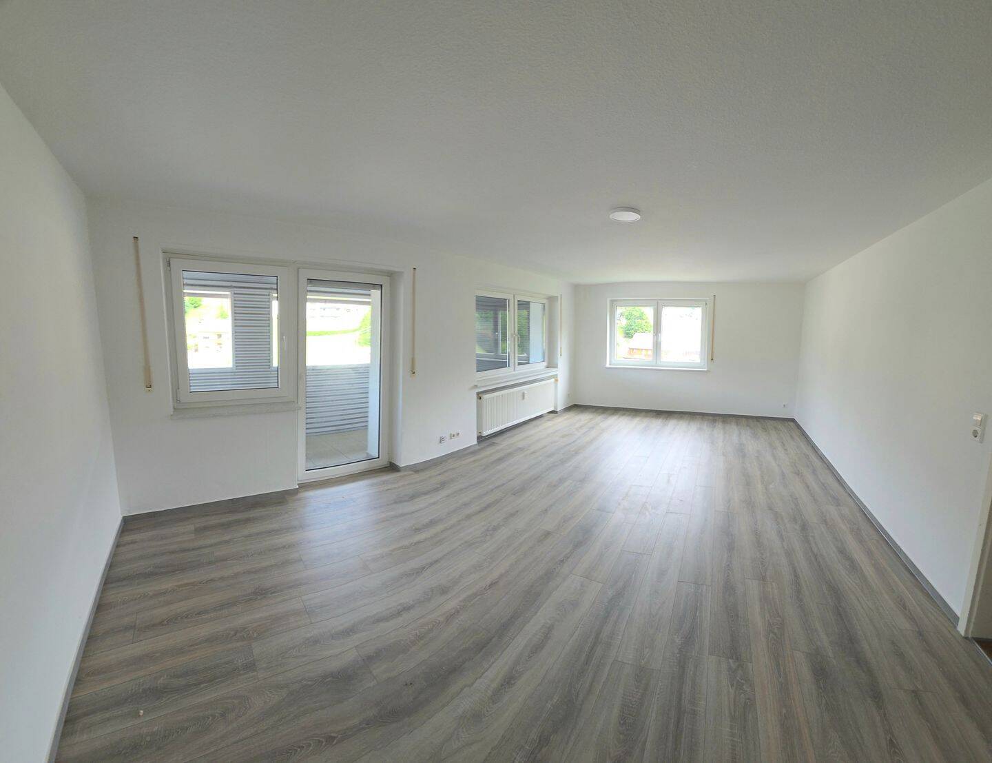 Charmantes 3-Zimmer-Balkonapartment in Gütenbach, zentrale Lage, ruhige Seitengasse, Panoramablick und ausgezeichnete Anbindung – Gütenbach – Vorschaubild 6