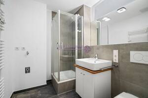 Charmantes, denkmalsaniertes Apartment mit Terrasse & EBK - Stadtnah wohnen mit Stil! – 93059 Regensburg – Vorschaubild 8