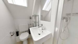Gemütliche 2-Zimmer-Dachgeschoss-Maisonette-Wohnung mit Spitzboden am grünen Villenviertel – 22043 Hamburg – Vorschaubild 7