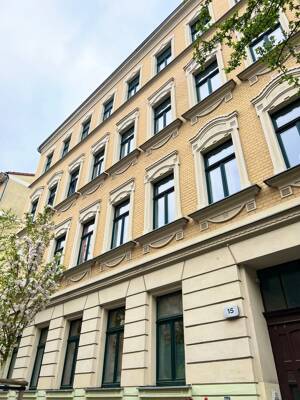 Renoviert I Balkon I Tageslichtbad mit Wanne I geräumige Küche mit Einbauküche I Aufzug
