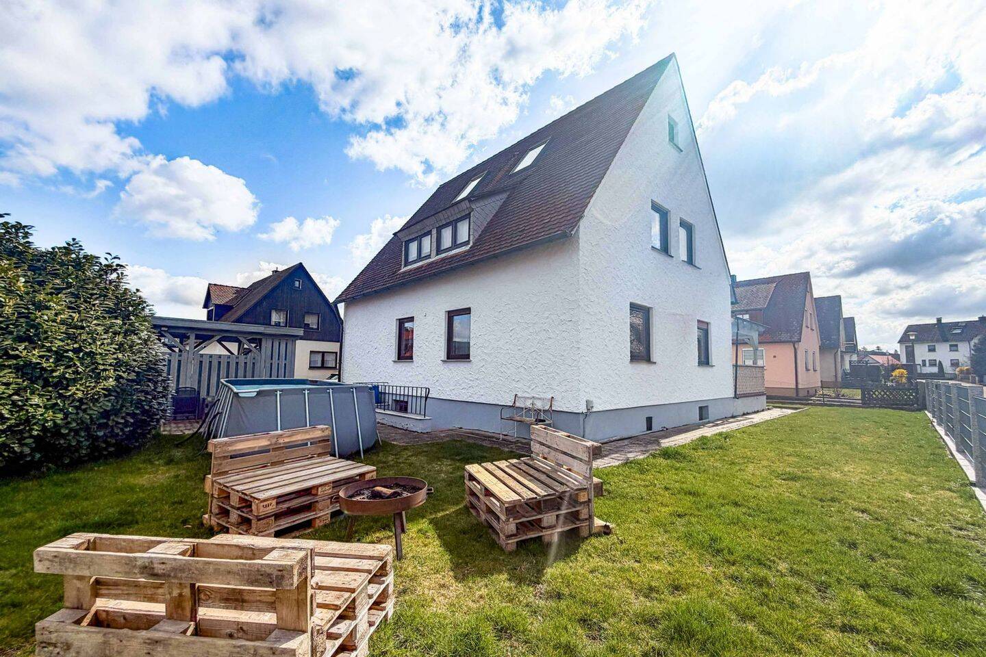 Freistehendes Dreifamilienhaus - Garten, barrierefreiem Erdgeschoss und voller Bezugsfreiheit! – Röttenbach – Vorschaubild 3