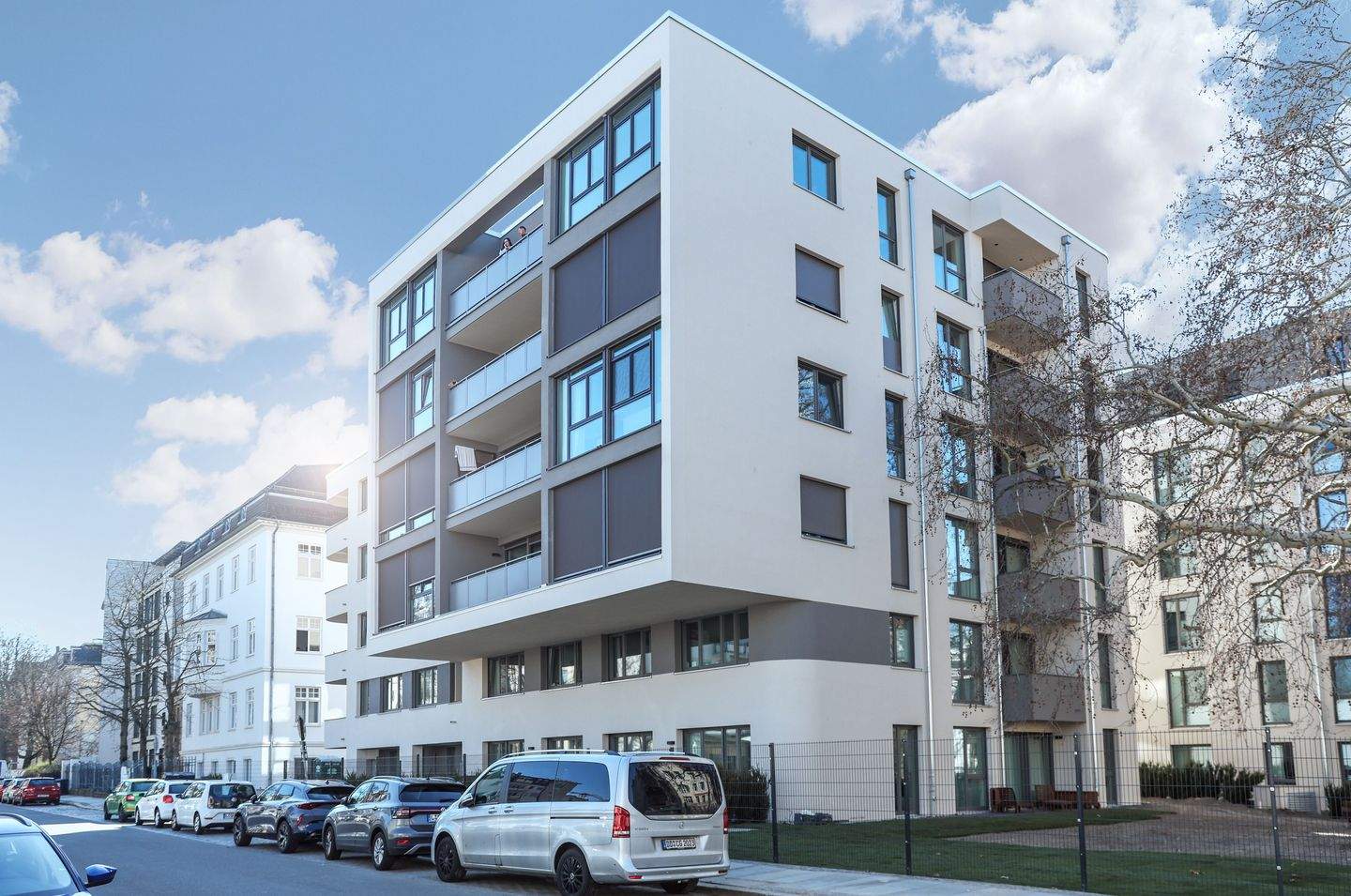 Luxuriöses Neubau Penthouse mit 2 TG-Stellplätzen und eigener PV-Anlage!