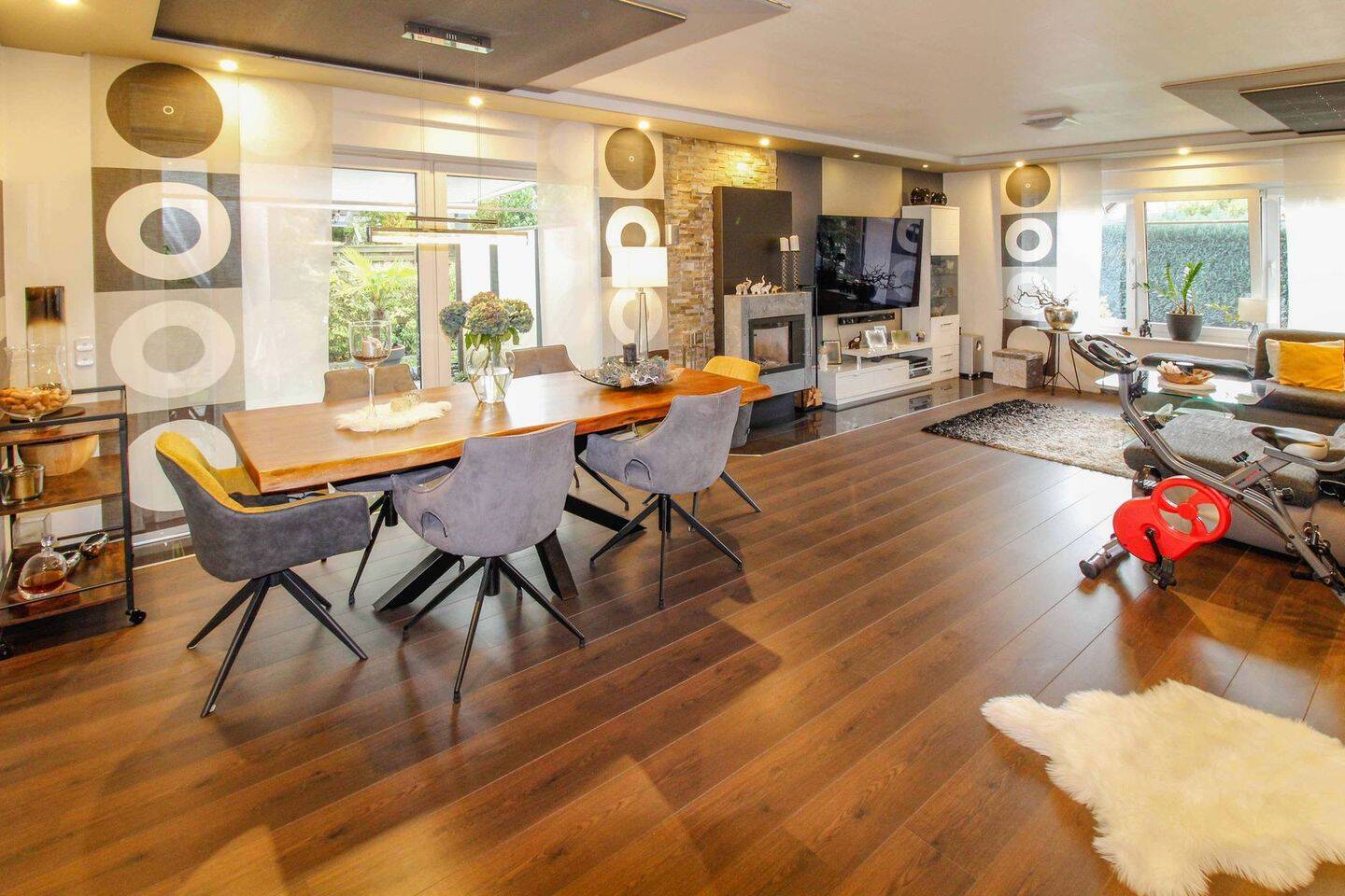Exzellenter Walmdach-Bungalow in Vollausstattung ! PV & Solar und weitere Highlights in Top-Lage – Bomlitz – Bild 1 von 9