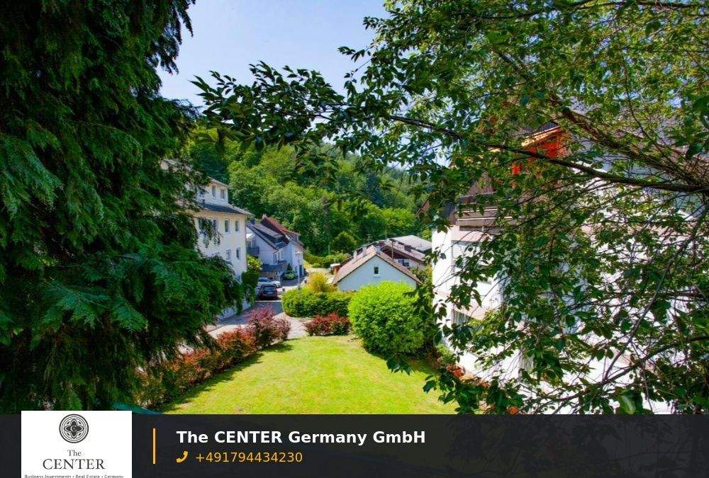 Ein sonniges Haus mit Anliegerwohnung mit unverbaubarer Aussicht in die Vogesen – Baden-Baden – Bild 1 von 2
