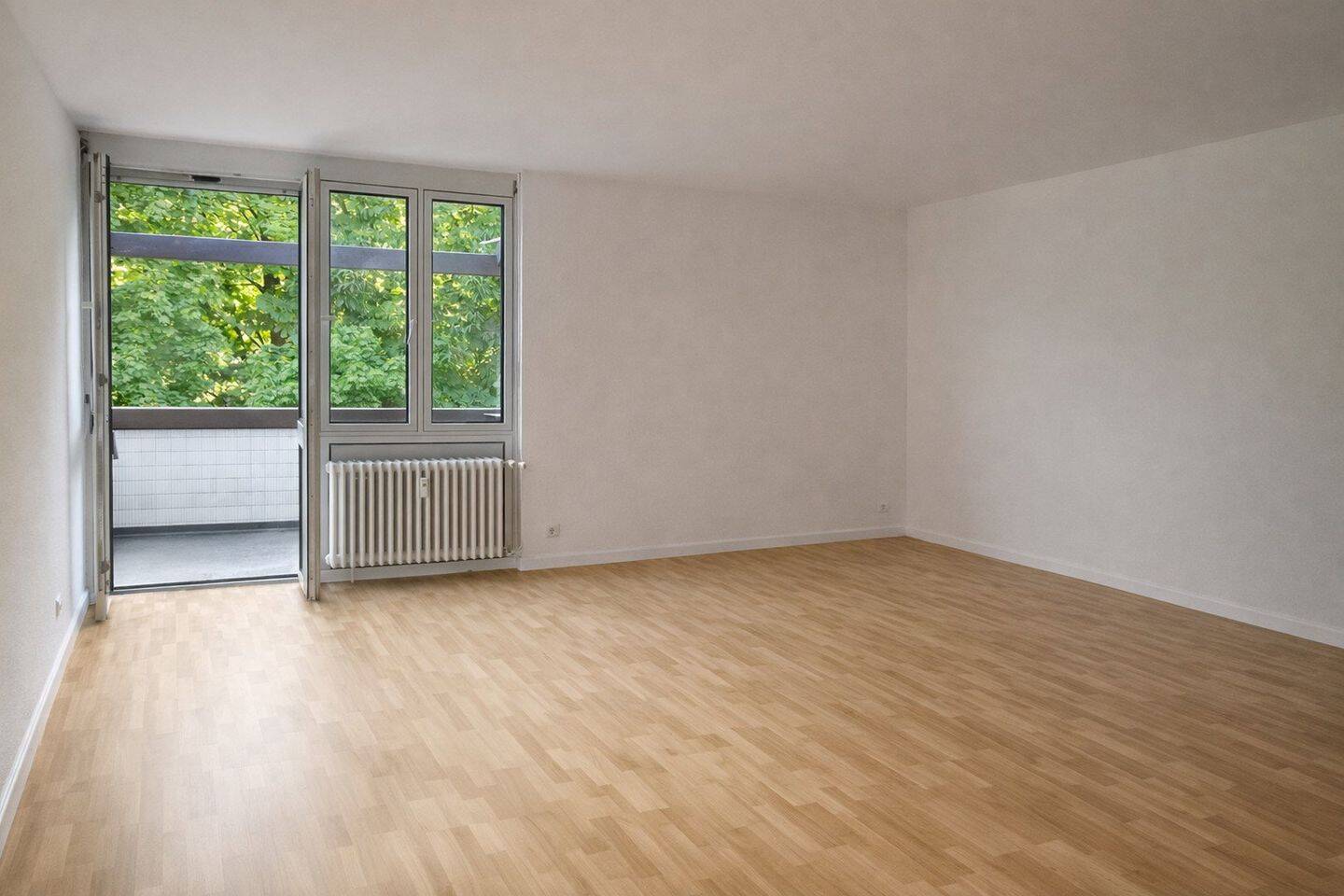 Helle, ruhige 4-Zimmer-Penthouse-Wohnung mit Balkon im Sonnenpark - Bogenhausen – München – Vorschaubild 2