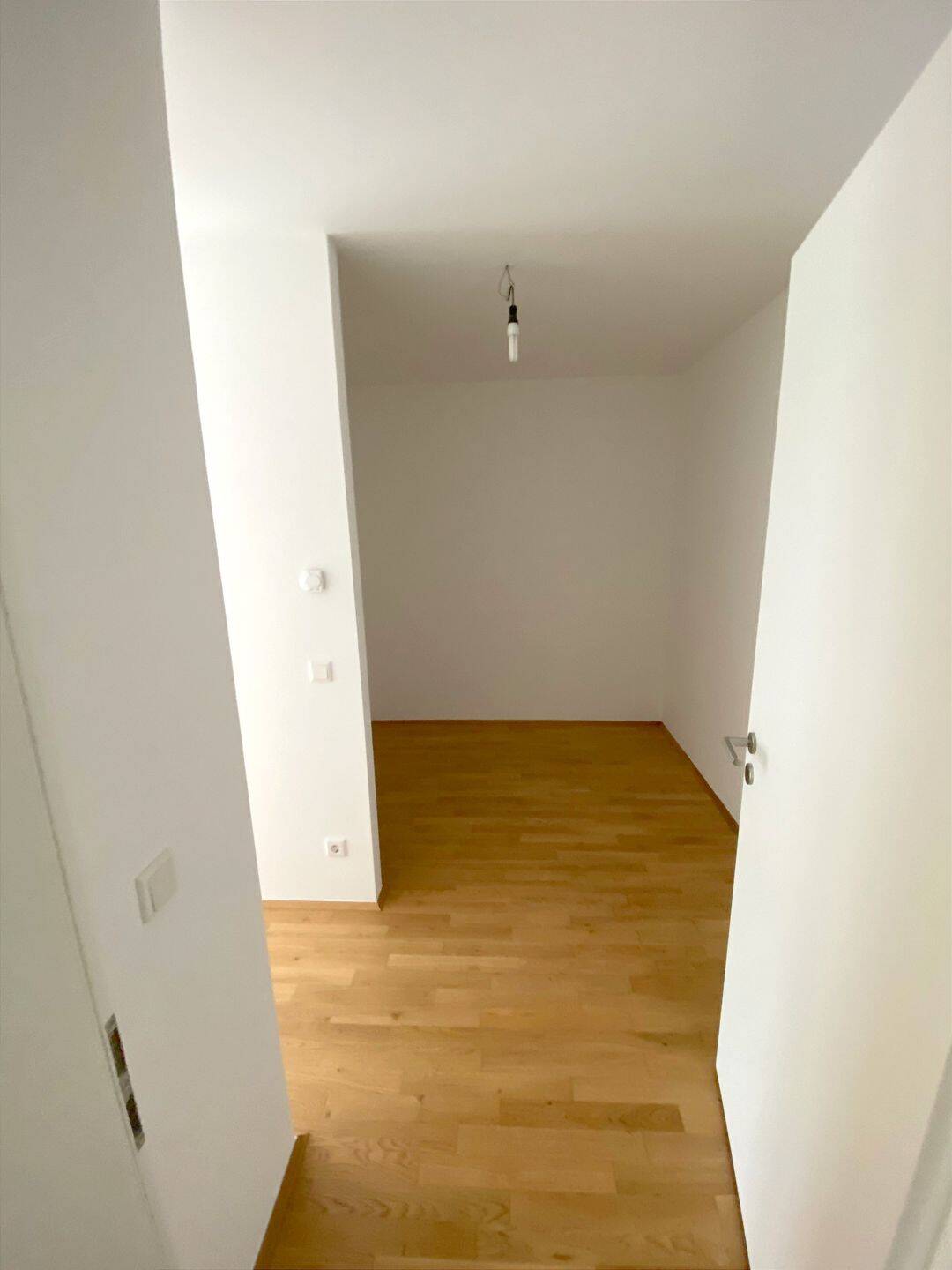 Fürth-Oberfürberg: helle, moderne und äußerst attraktive 4-Zimmer-Eigentumswohnung mit hochwertiger Einbauküche und einem großen und sonnigen Balkon – Fürth – Vorschaubild 8