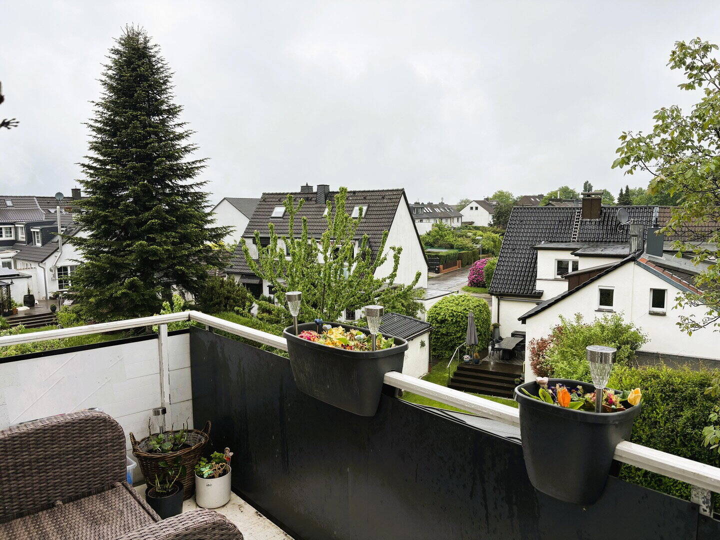 Kernsanierte Dachgeschosswohnung- Südbalkon & 2-Einheiten-Potenzial in Essen-Haarzopf