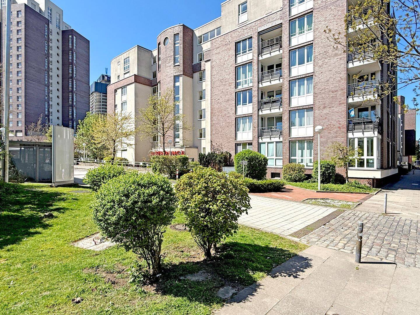 Vermietete 2-Zimmer-Wohnung mit Aufzug und Balkon direkt an der Elbe - Wentzel Dr. – Hamburg – Vorschaubild 3