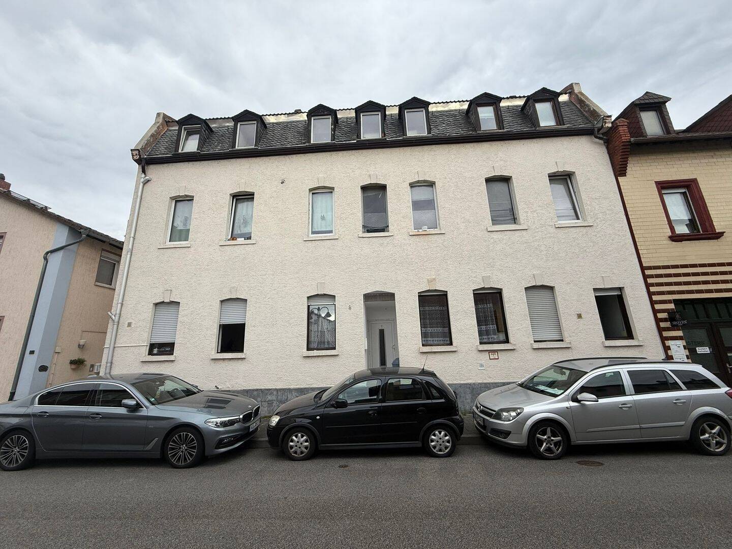 Gepflegtes Mehrfamilienhaus mit 5 Wohnungen in zentraler Lage von Mainz-Kostheim (Wiesbaden)
