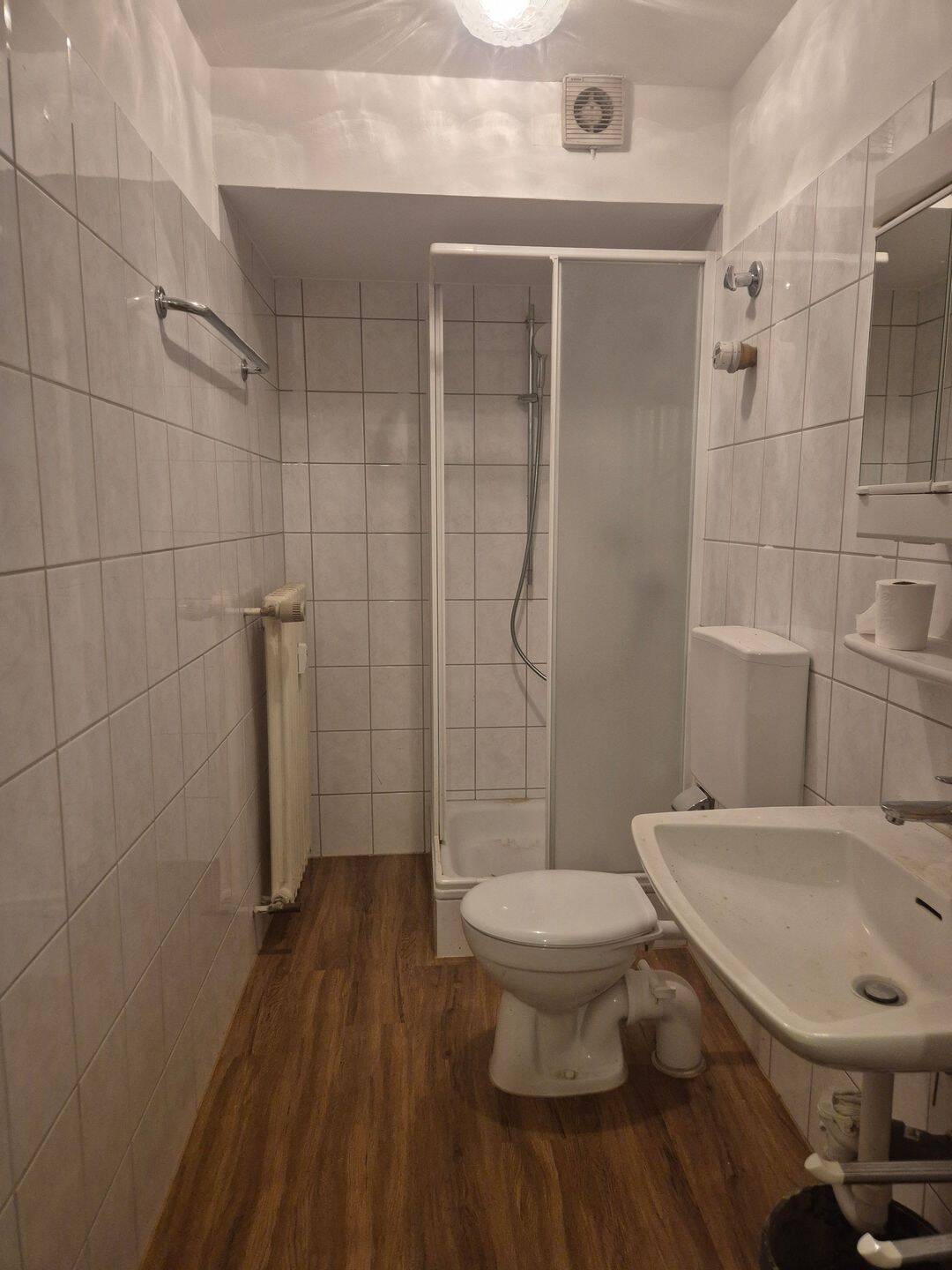 Kleine Wohnung im Untergeschoss zu vermieten – Würzburg – Vorschaubild 2
