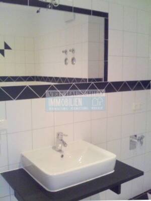 3 Zimmer in Schleußig! - Laminat - Tageslichtbad mit Wanne - große Wohnküche - schöner Westbalkon – 4229 Leipzig – Vorschaubild 4