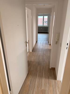 Schöne, neu renovierte Dachgeschoss Wohnung – 66117 Saarbrücken – Vorschaubild 1